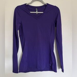 UNDER ARMOUR Long Sleeve V-Neck Fitted Performance Shirt  Women's Size M -Purple